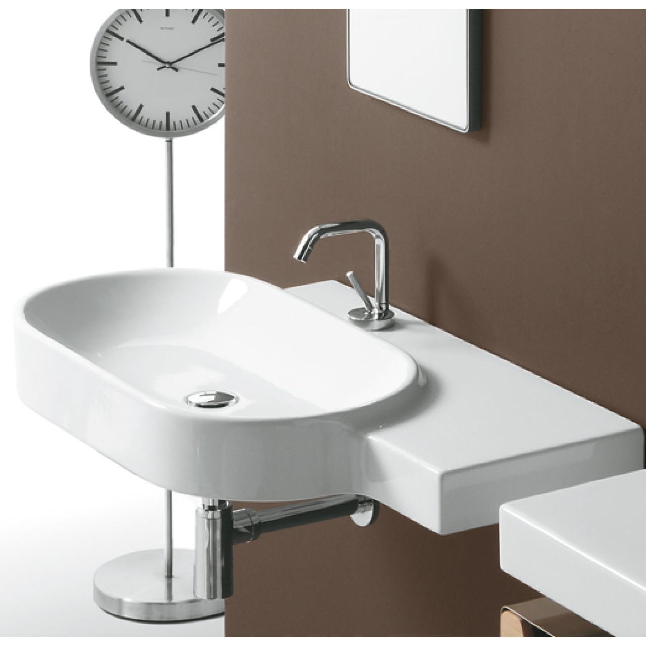 FLOW FL 23 Oval wasbasin with right shelf