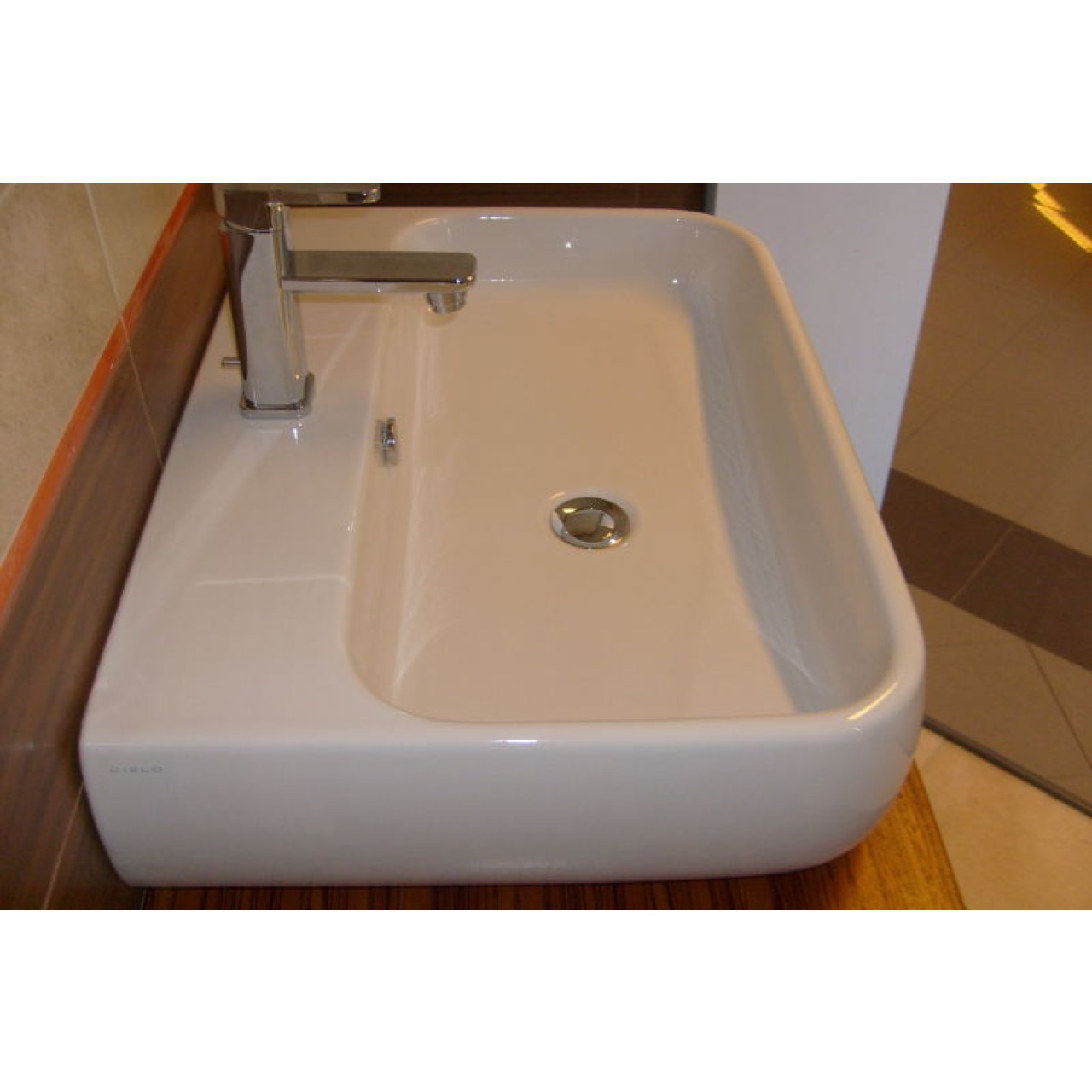 Shui Suspended Washbasins