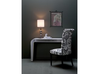 Table lamp with 3 spheres