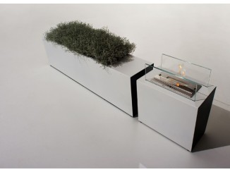 Freestanding planter